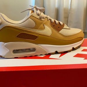 Brand new Woman Nike